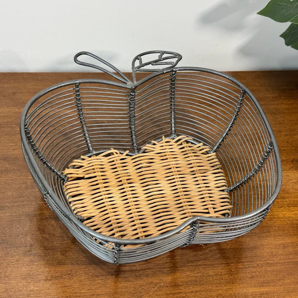 Decorative Apple Shaped Fruit Basket Metal Wire Woven Rattan Kitchen Counter